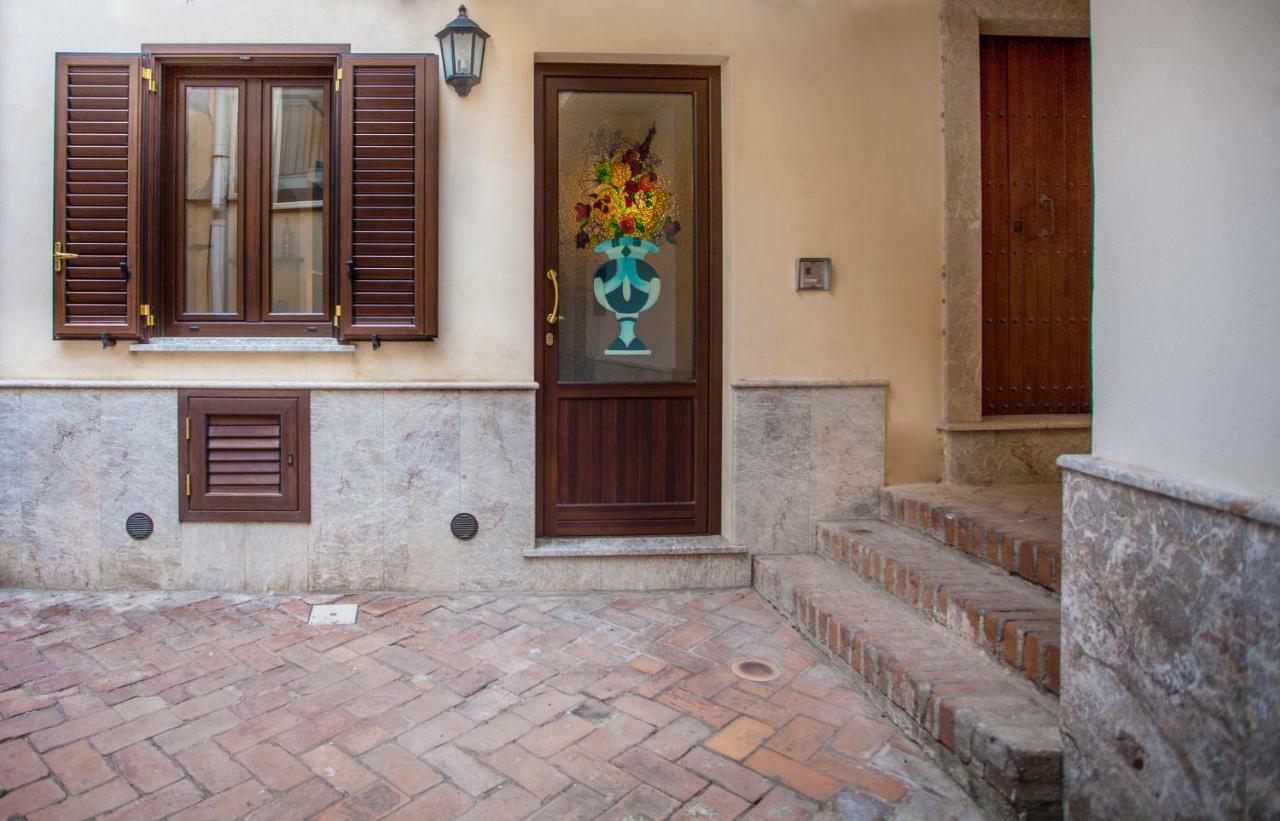 דירות Tina House - Il Cortile Nel Centro Storico Di טאורמינה מראה חיצוני תמונה